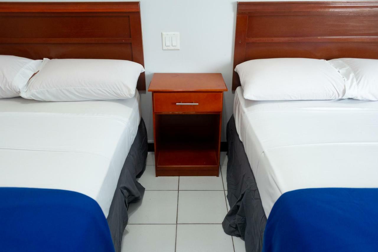 Status Hotel Georgetown Buitenkant foto